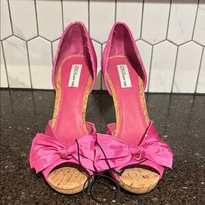 Zigi Soho Fuchsia Bow Heels, size 10